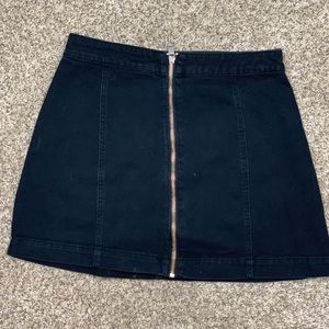 Black Mini Skirt - Forever 21 - size 6